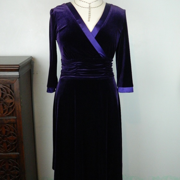 Sandra Darren Dresses & Skirts - Sandra Darren Purple Faux Velvet Dress, 16